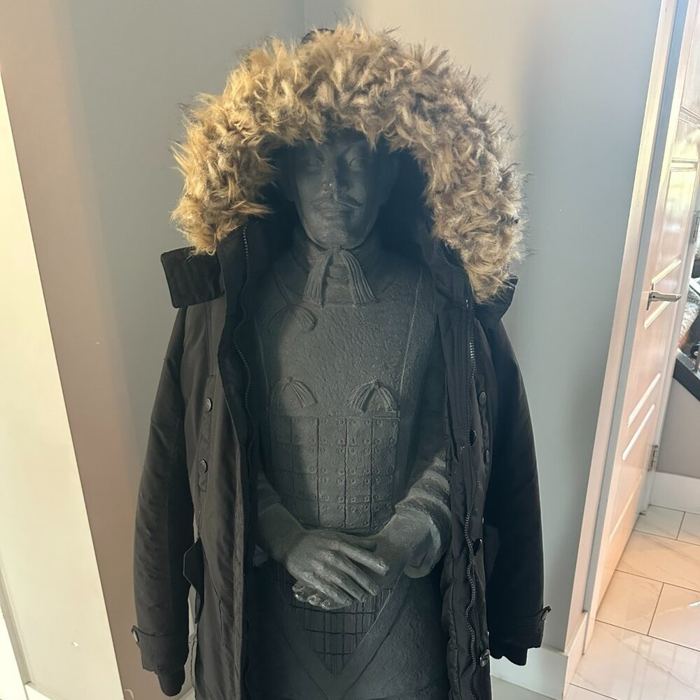 CANADA WEATHER GEAR BLACK PARKA/DETACHABLE FAUX FUR (SMALL)